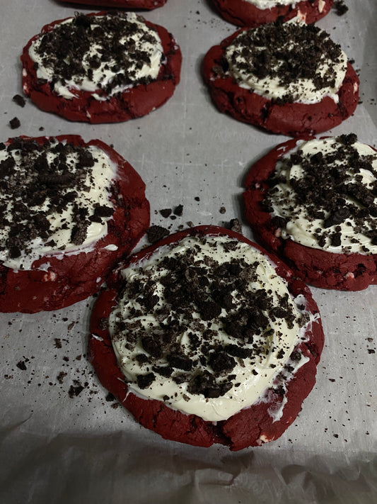 𝐑𝐞𝐝 𝐕𝐞𝐥𝐯𝐞𝐭 𝐎𝐫𝐞𝐨