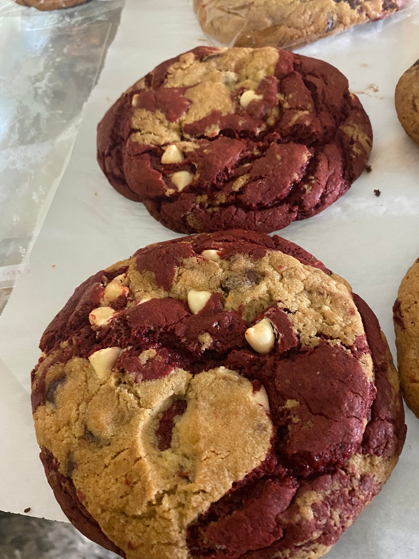 𝐑𝐞𝐝 𝐯𝐞𝐥𝐯𝐞𝐭 𝐜𝐡𝐨𝐜𝐨𝐥𝐚𝐭𝐞 𝐜𝐡𝐢𝐩