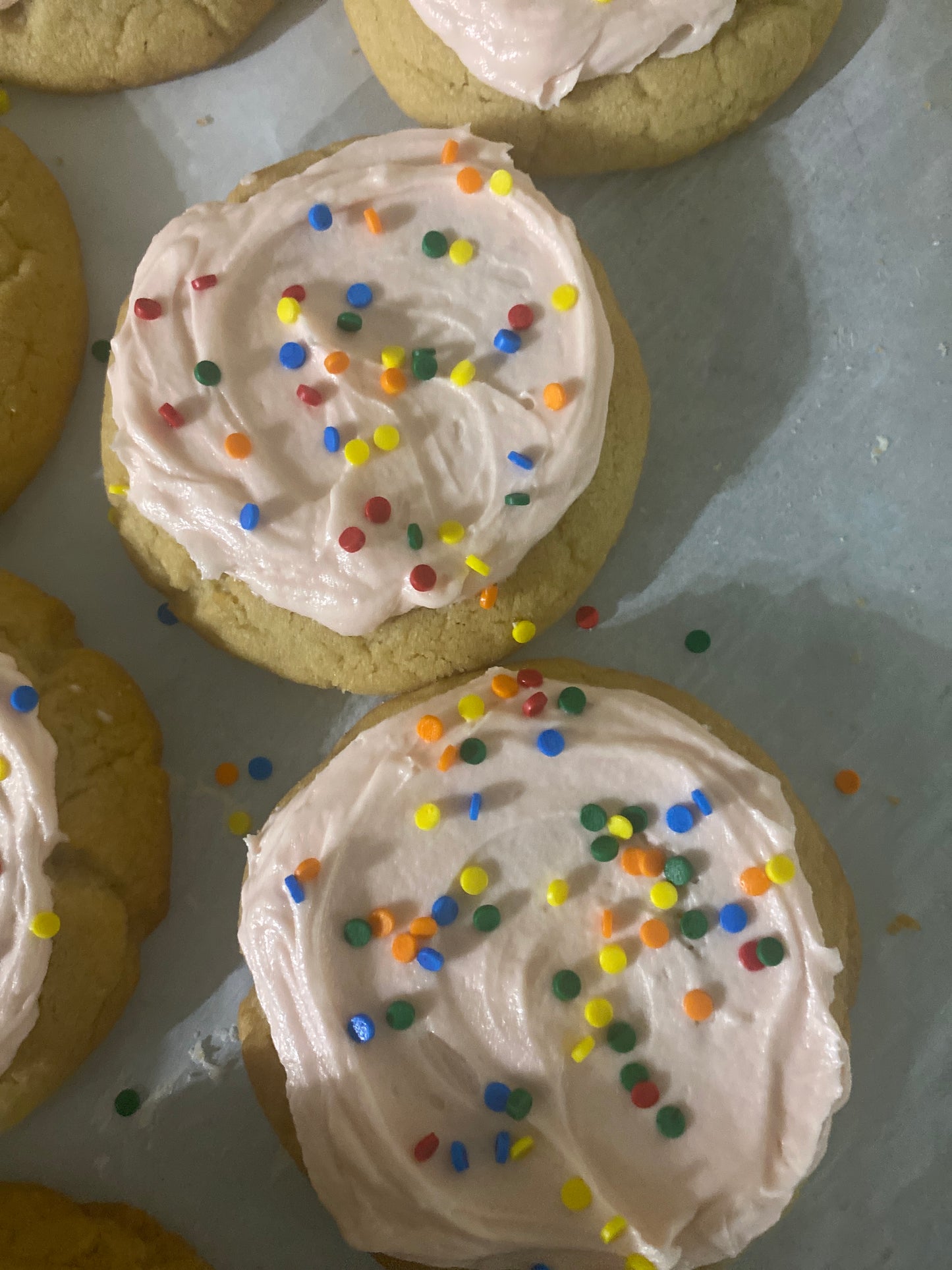 𝐏𝐢𝐧𝐤 𝐂𝐨𝐧𝐟𝐞𝐭𝐭𝐢