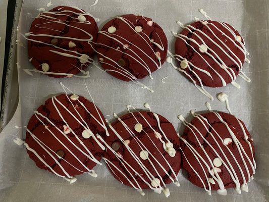 𝐑𝐞𝐝 𝐕𝐞𝐥𝐯𝐞𝐭 𝐖𝐡𝐢𝐭𝐞 𝐂𝐡𝐨𝐜𝐨𝐥𝐚𝐭𝐞